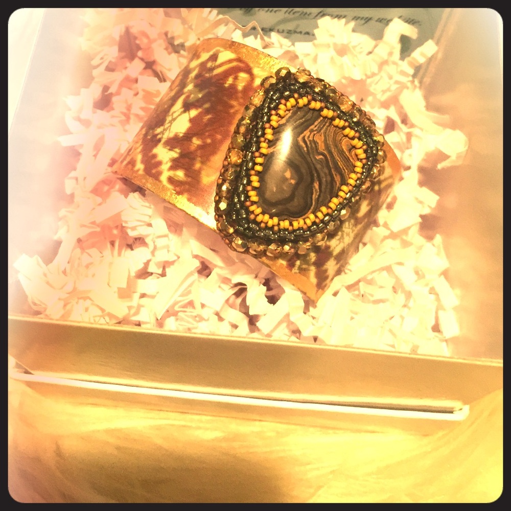 🎁  Chic Cuff Bracelet 💫